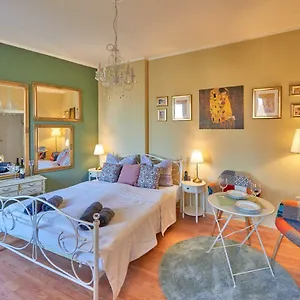 Apartman Old Romantic With Free Private Parking, Pula